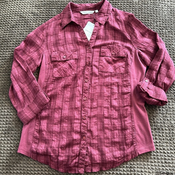 Super cute flattering plaid 3/4 length sleeve top! - Picture 2 of 2